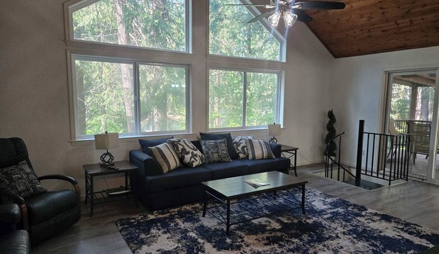 3 Bedroom House Near Scott's Flat Lake with Boat/RV parking.