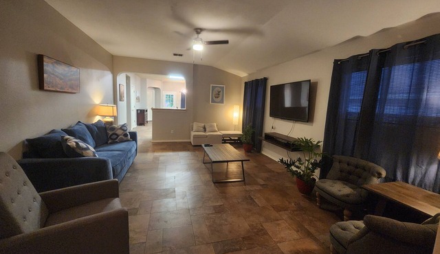 3-Bedroom House Near Six Flags and SeaWorld