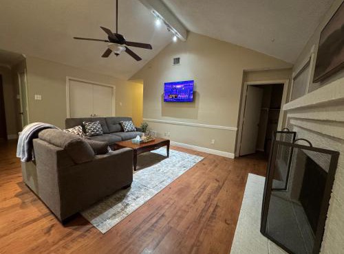 3 Bedroom house Near the Lake