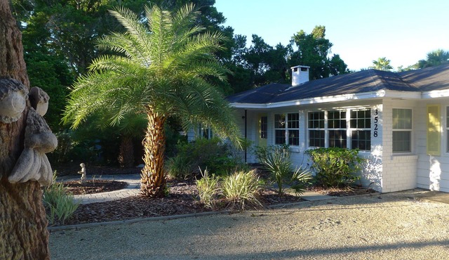 3 Bedroom House North End of Siesta Key - Short Walk To Shell Beach