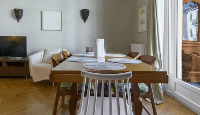 3-bedroom house on 2 levels, heart of town