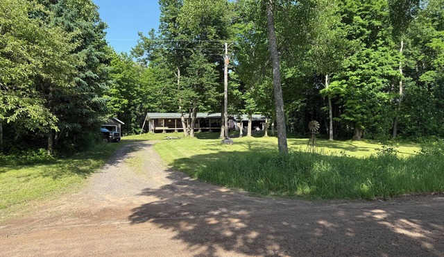 3-bedroom house on Atkins Lake. Year round fun and pet friendly.