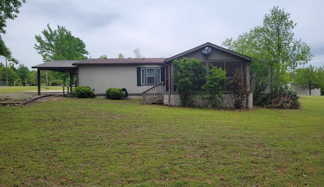 3-bedroom house on Eufaula Lake in delightful Porum