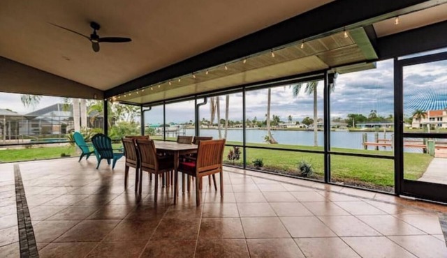 3-bedroom house on the water in brilliant Fort Myers with WiFi, AC.