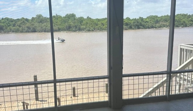 3-bedroom house on the Colorado River with cool AC comfort