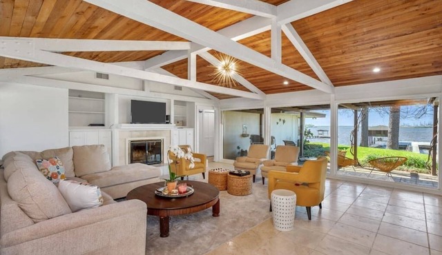 3 Bedroom House on the Lake