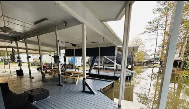 3 bedroom house on blood river