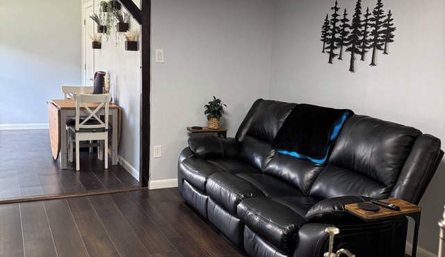 3-bedroom house perfect for hunters, families, fishermen, close to lake & ferry