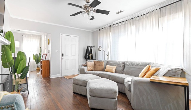 3-bedroom house, Pet Friendly, 10 Minutes to EVERYTHING!