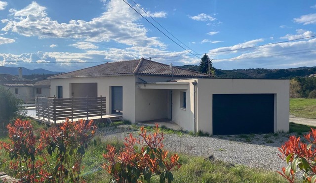 3-bedroom house + pool in southern Ardèche in the heart of vineyards, near rivers