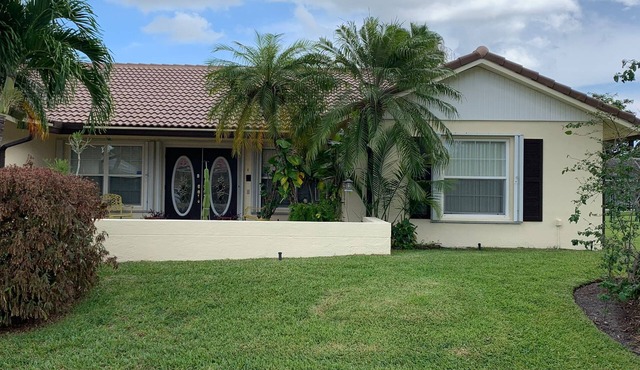 3-bedroom house, pool, jacuzzi, in sunny Margate Florida.