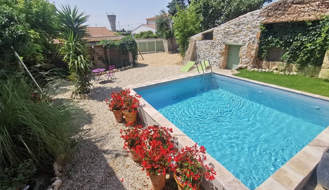 3 bedroom house, private pool, 10min from Pont du Gard