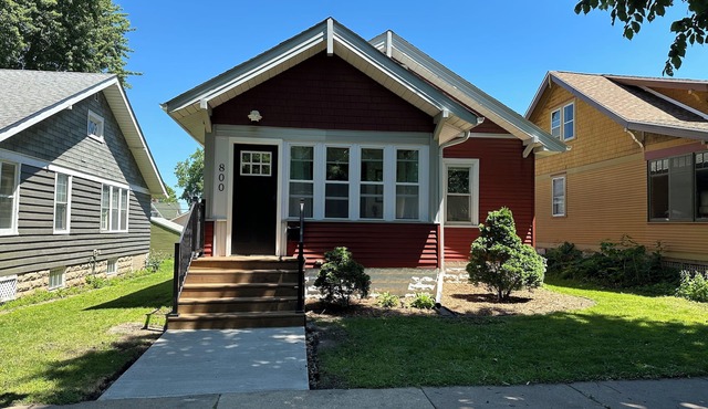 3-bedroom house, recently remodeled near downtown Saint Paul. Close to airport.