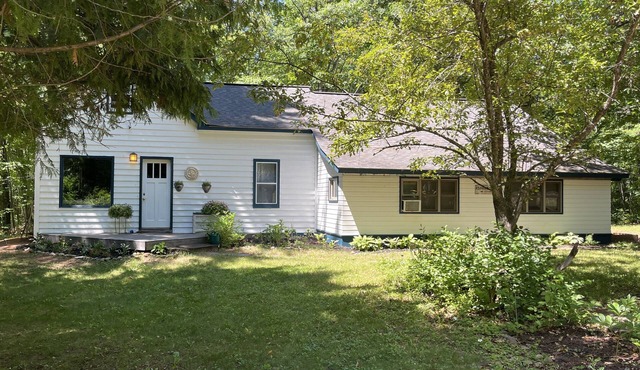 3+ Bedroom House +SAUNA, Patio, DIRECT Snowmobile Trail Access, & Firepit