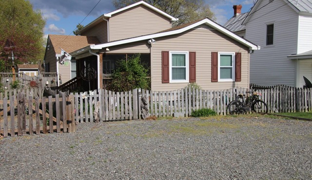 3-bedroom house in charming Colonial Beach with AC, WiFi
