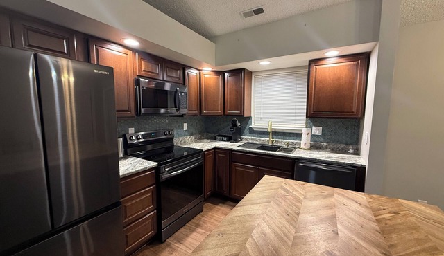 3-bedroom house in Jeffersonville minutes from Louisville. Close to everything.