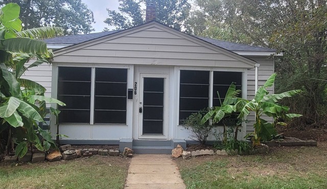 3-bedroom house in enjoyable Kings Mountain with mountain view!