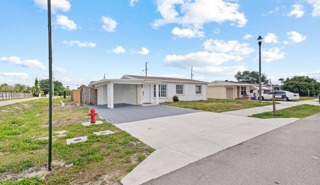 3-bedroom house in charming West Palm Beach with WiFi, AC
