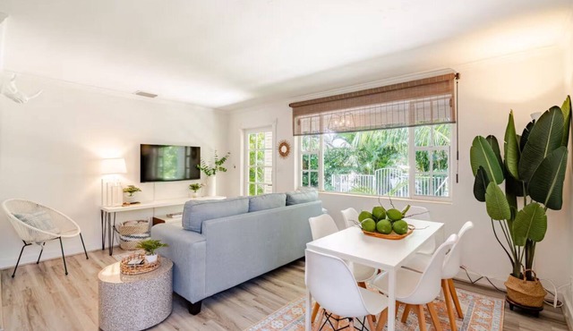 3-bedroom house in lovely West Palm Beach with Fast WiFi, KING Bed