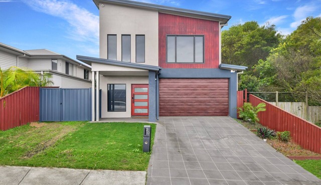 3-bedroom house with Pool & Basketball Court