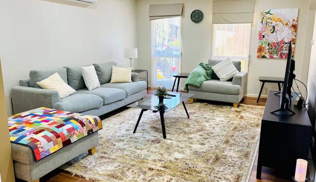 3-bedroom house with AC and WiFi in lovely North Bendigo