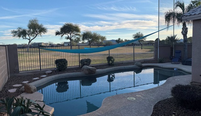 3-bedroom house with pool, and golf course views in central Queen Creek
