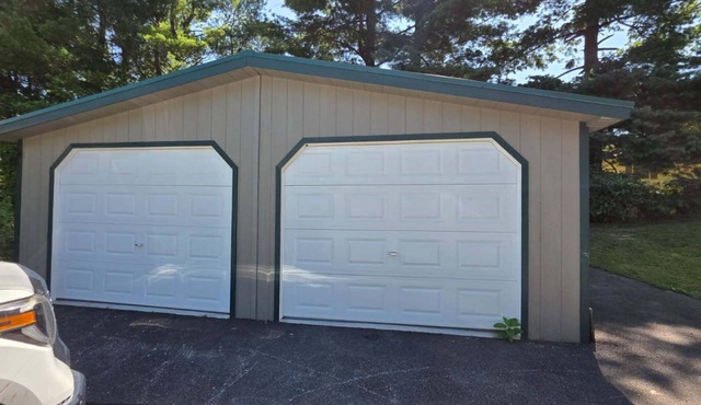 3-bedroom house with 2 car Garage for use in Car Show Carlisle, PA