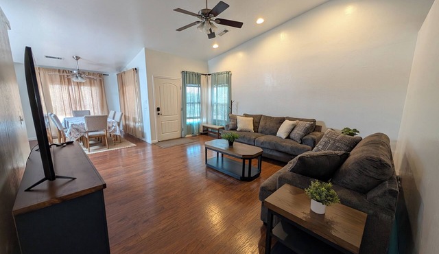 3-Bedroom House with AC, WiFi in Beautiful Page/Lake Powell