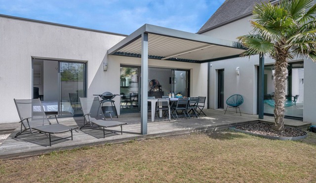 3 bedroom house with beautiful garden in Guérande