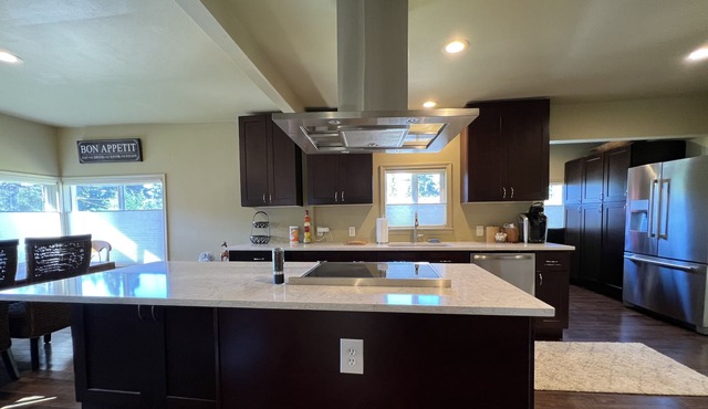 3 bedroom house with free parking and pets allowed