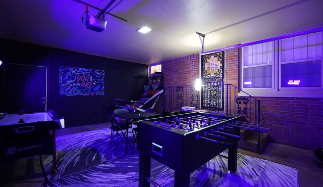 3-bedroom house with game room near Graceland and the Airport!