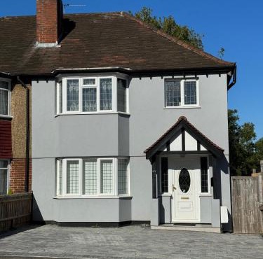 3 Bedroom House with Garden in Cheam, London