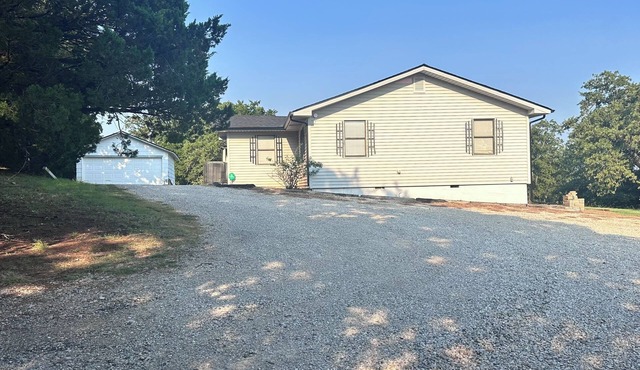 3-bedroom house with hot tub 1.3 miles to Guy Sandy boat dock, Arbuckle Lake
