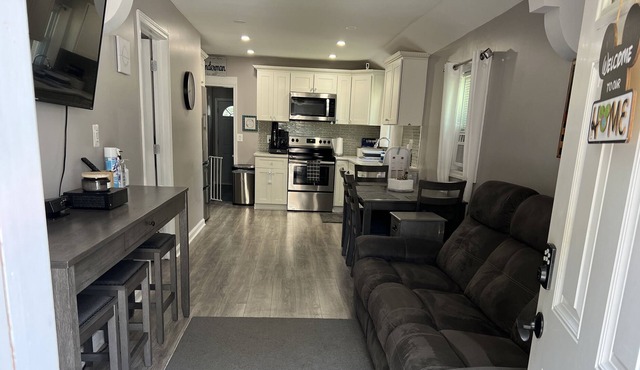 3 bedroom house with pool and kids toys