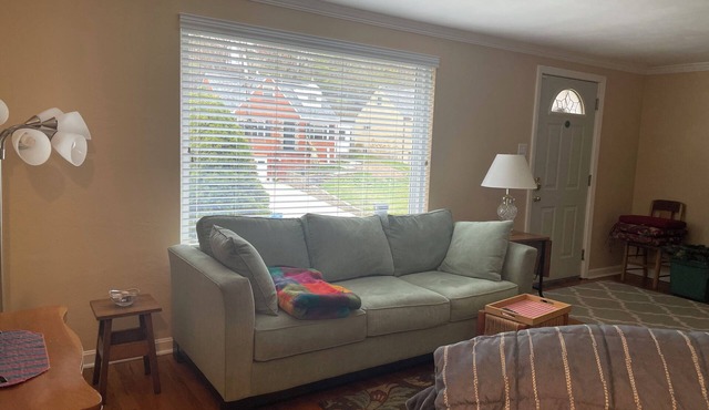 3-bedroom house with all amenities located 7 miles from downtown