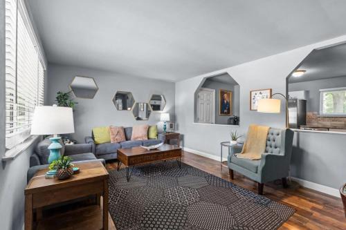 3 Bedroom House with Firepit St. Peters, MO