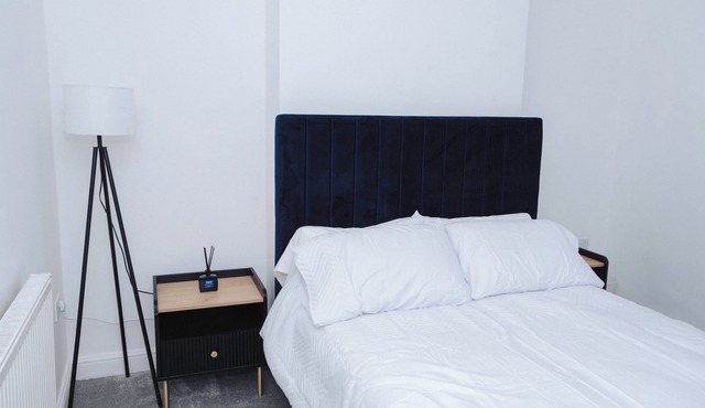 3 Bedroom House - Your Home Away from Home in Bristol!