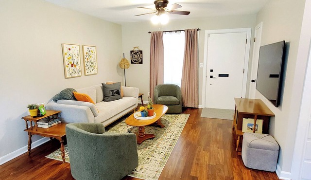 3 Bedroom in Safe Area! W&D + Workout Equipment