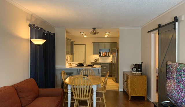 3 bedroom in Williamsville. 5 minute walk to chipp