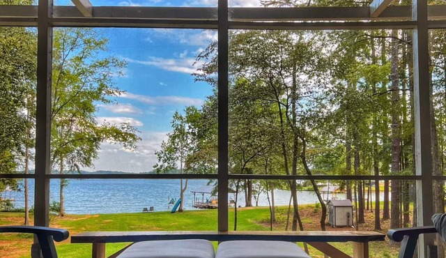 3 Bedroom + Kids Loft, Lovely Family Lake Front Vacation Home