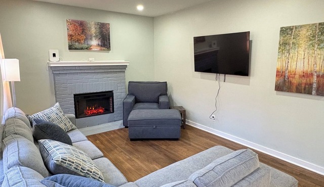 3-bedroom King Bed 2 Bath House in Triangle 5 minutes to Quantico and Interstate