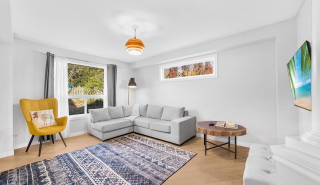 3 Bedroom, King Bed, Perfect for families, Close to University!