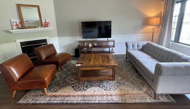 3-bedroom King Suite Garage with WiFi