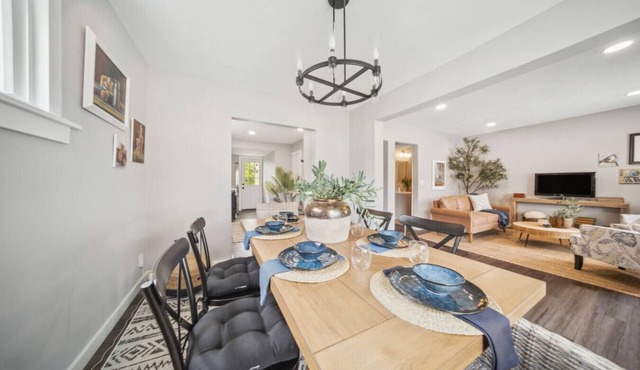 3 Bedroom: King suite Mayfield
