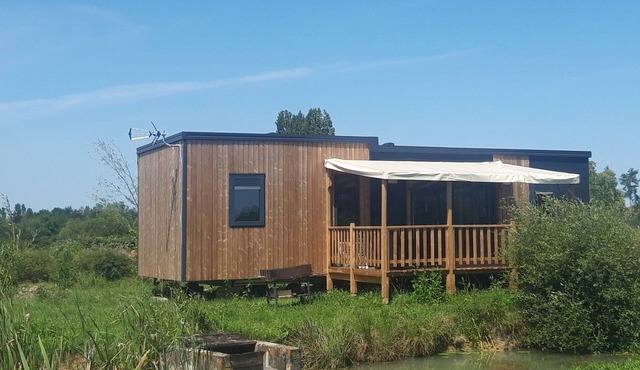 3-bedroom lakeside cottage