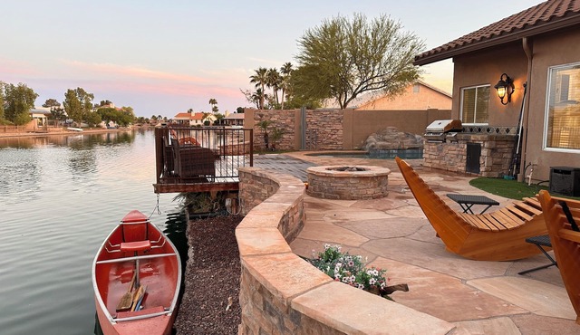 3-bedroom Lake front villa in Casa Grande. with heated pool & spa. Kayak & bikes