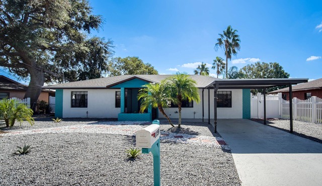 3-Bedroom Lake House Minutes from LegoLand & Peppa Pig Park!