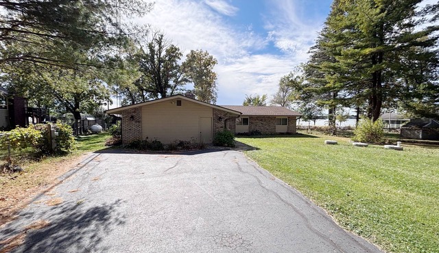 3-Bedroom Lake House Briggsville