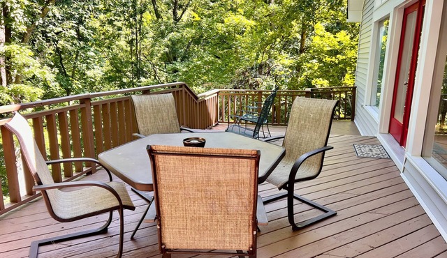 3 bedroom lake house with view, with boat slip to rent and game room