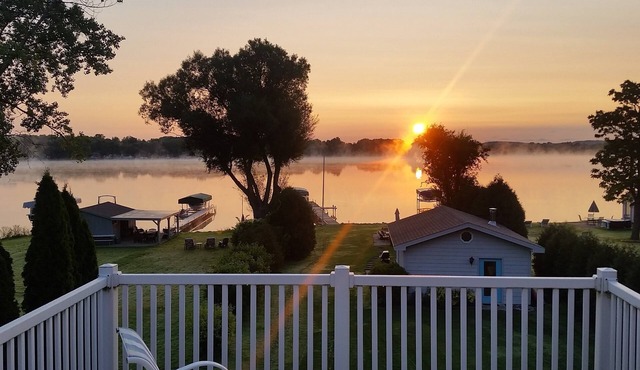 3 Bedroom Lake House on Druid Lake, Erin - 5 minutes from Erin Hills Golf Course